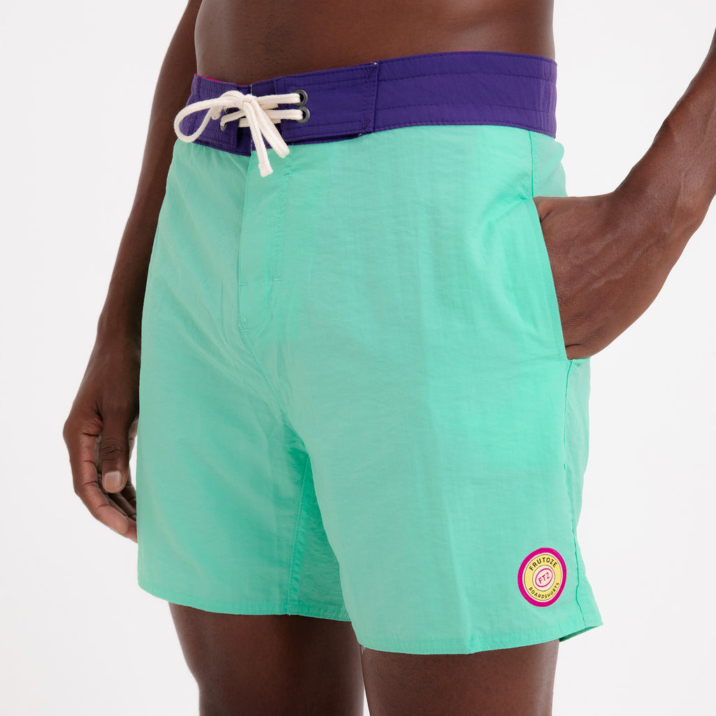 BoardShorts Masculino Sustentável Clássico Verde com Cós Roxo Frutoze