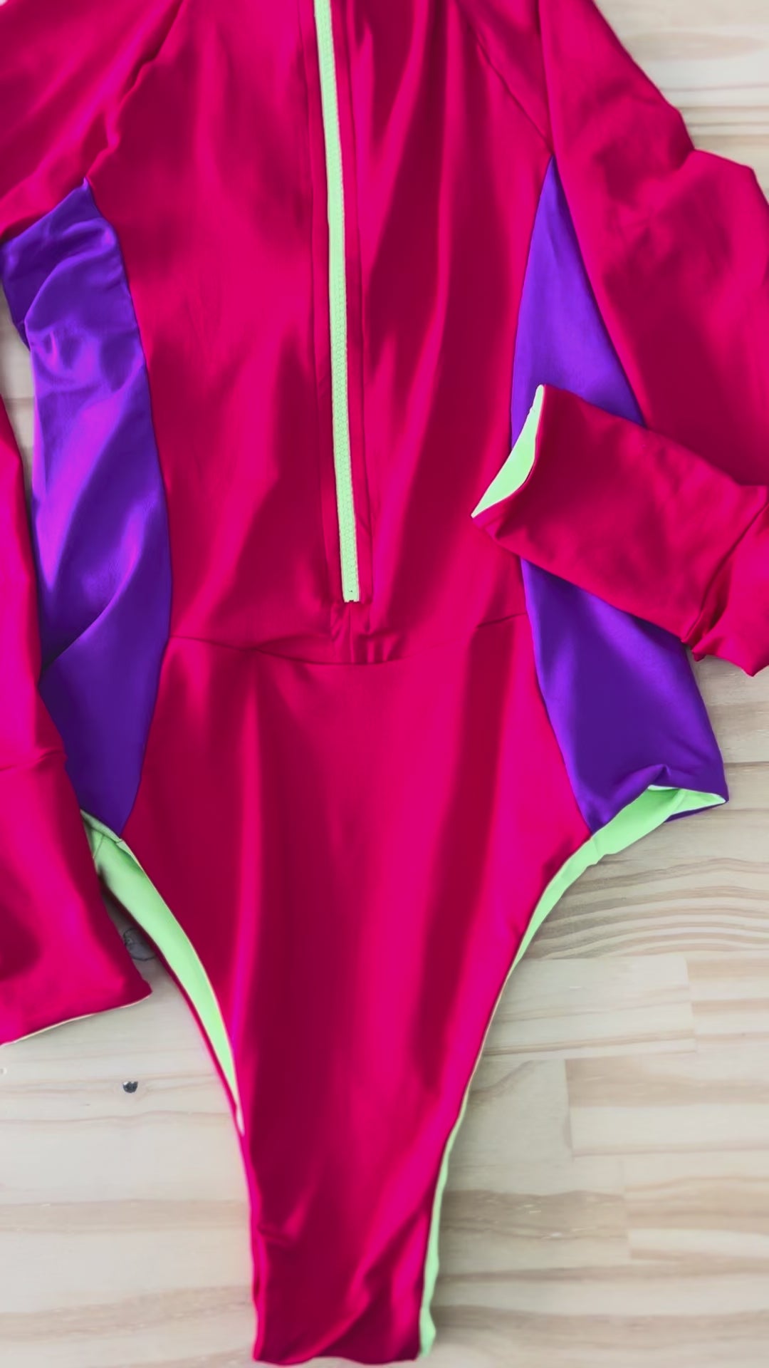 Maiô Vermelho com Zíper Verde Limão Frutoze